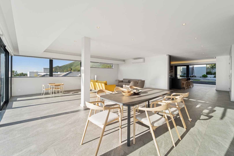 4 Bedroom Property for Sale in Fresnaye Western Cape